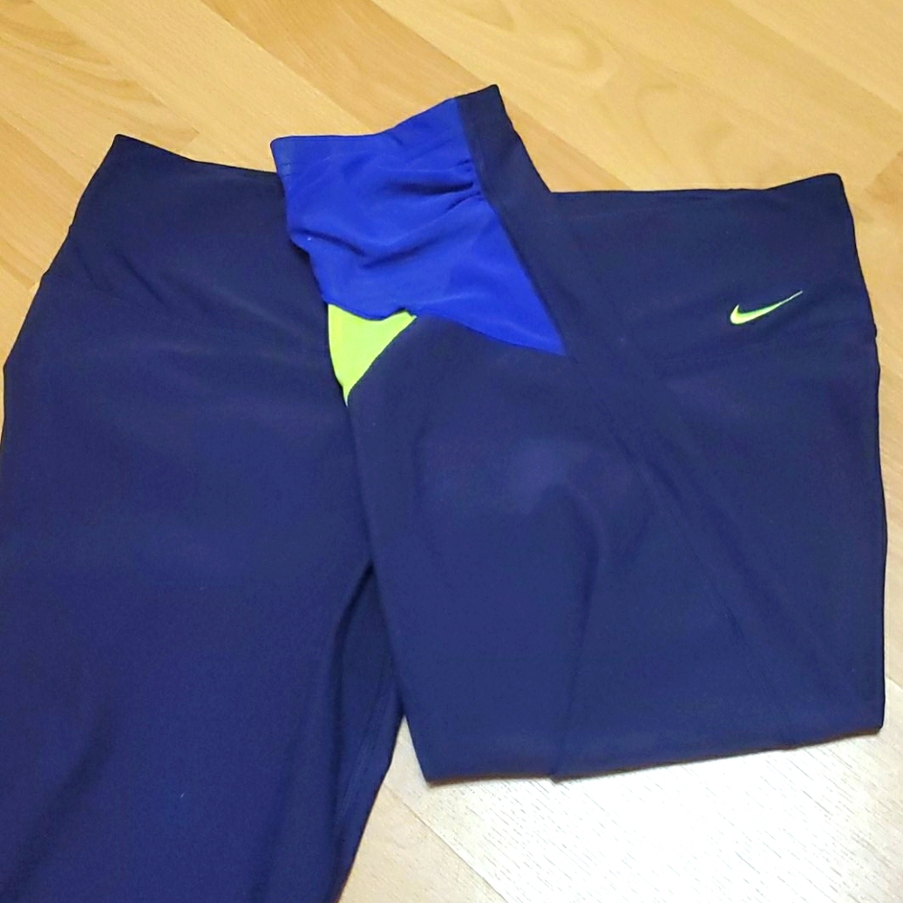 Nike workout crops